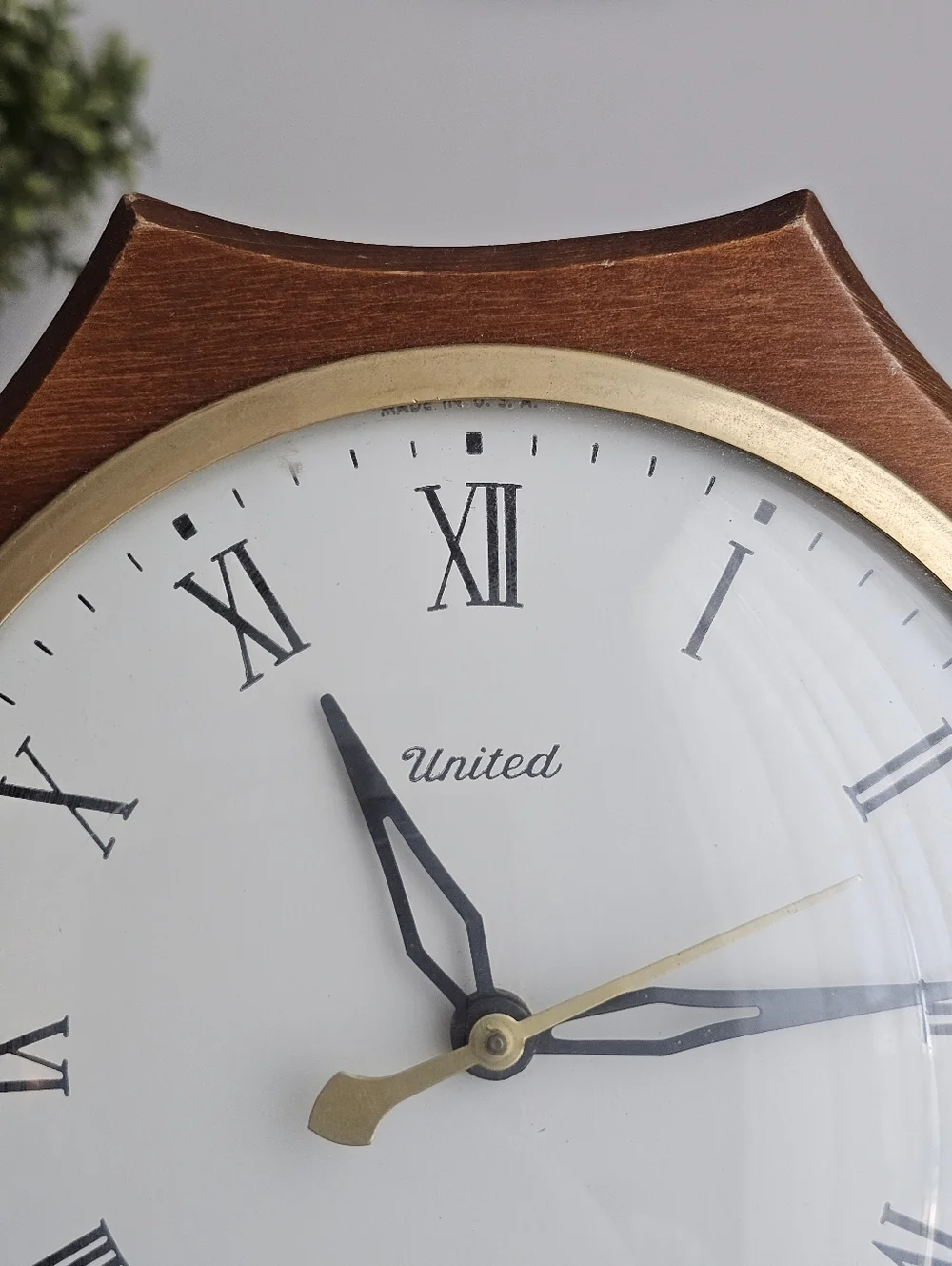 Vintage 60's United Wall Clock Wood Mid Century Roman Numeral Pendulum USA